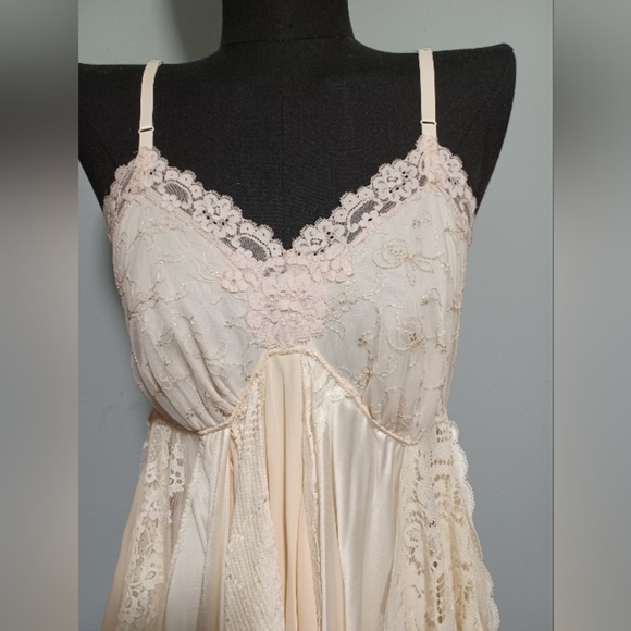 A Boho Vintage Layered Lace Upcycled Slip Wedding Dress - Picture 8 of 14